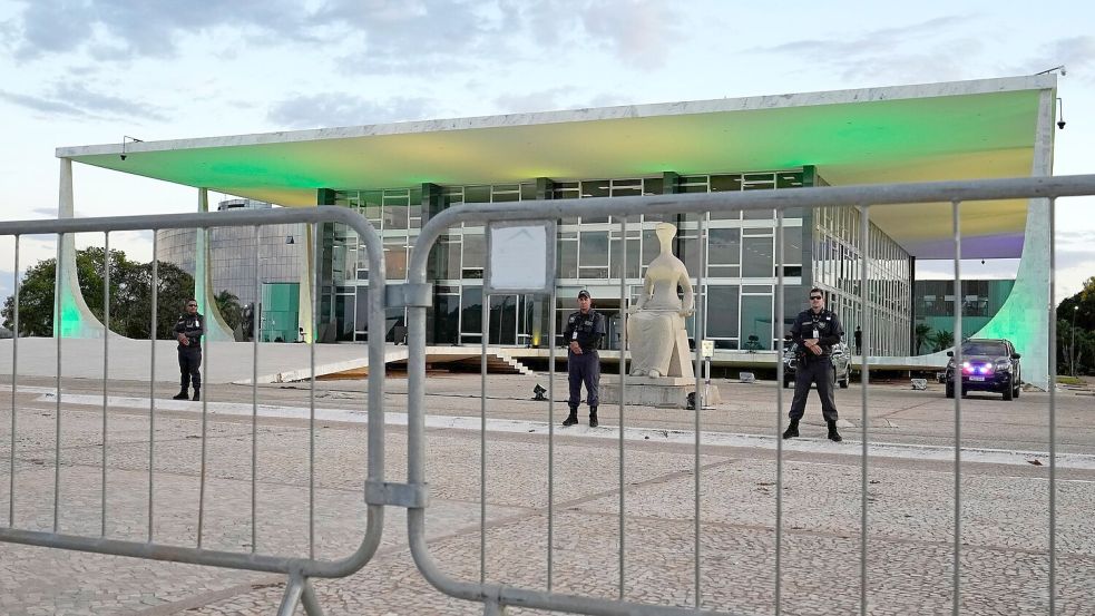In der Hauptstadt Brasília wurden die Sicherheitsvorkehrungen verschärft. Foto: Eraldo Peres/AP/dpa
