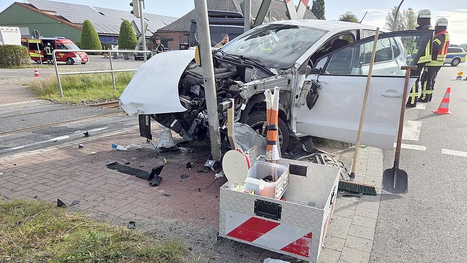 Einsatzkräfte sind am Dienstag zu einem Unfall in Uthwerdum ausgerückt. Foto: privat