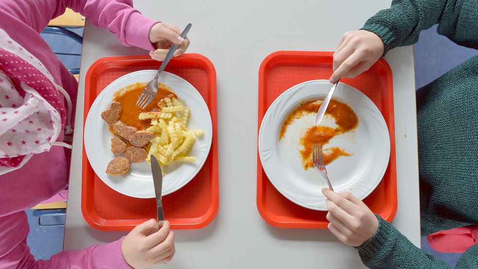 Ein gemeinsames Mittagessen hat einen verbindenden Charakter. (Symbolbild) Foto: Ralf Hirschberger/dpa-Zentralbild/dpa