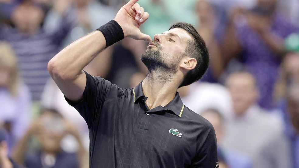 Novak Djokovic widmet seinem Sieg seiner Tochter, die ihren 8. Geburtstag feierte. Foto: Adam Hunger/AP/dpa