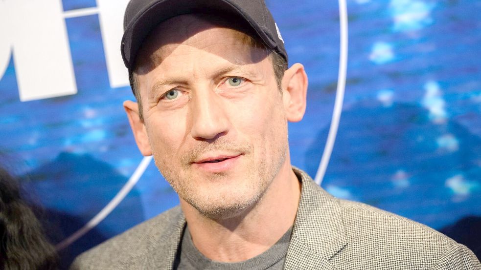 Der Schauspieler geht nun unter die Quizzer und zeigt, bei „Wer weiß denn sowas?“ wie schlau er ist. (Archivbild) Foto: Julian Stratenschulte