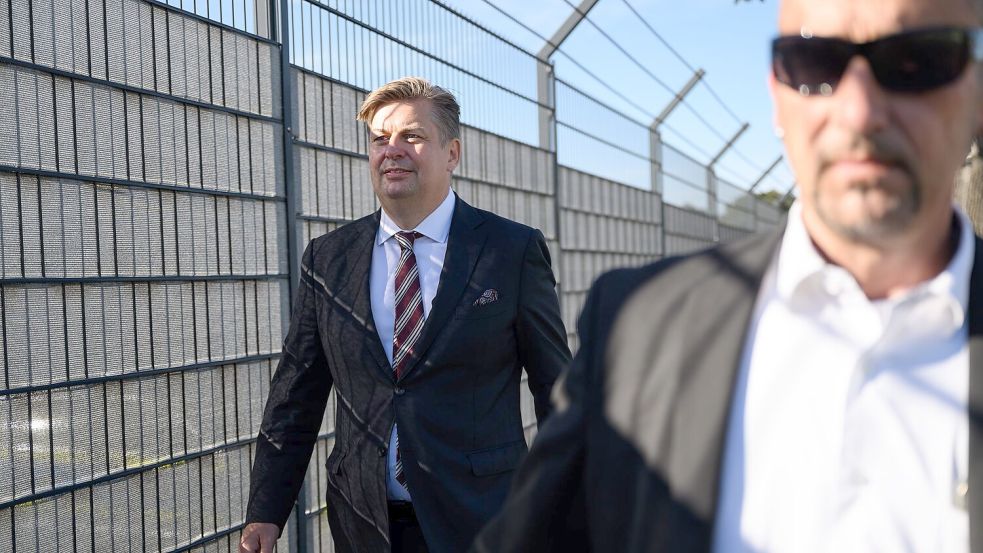 Der Bundestagsabgeordnete Maximilian Krah (AfD) sagte im Prozess gegen seinen ehemaligen Mitarbeiter als Zeuge aus. Foto: Robert Michael