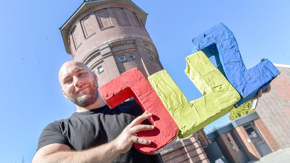 Seit Ende Mai ist Markus Kästner neuer Leiter des Jugendzentrums im Wasserturm in Weener. Foto: Klaus Ortgies