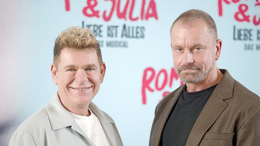 Das Musical „Romeo & Julia – Liebe ist alles“ von Peter Plate (links) und Ulf Leo Sommer geht bald auf Tournee. Foto: Henning Kaiser