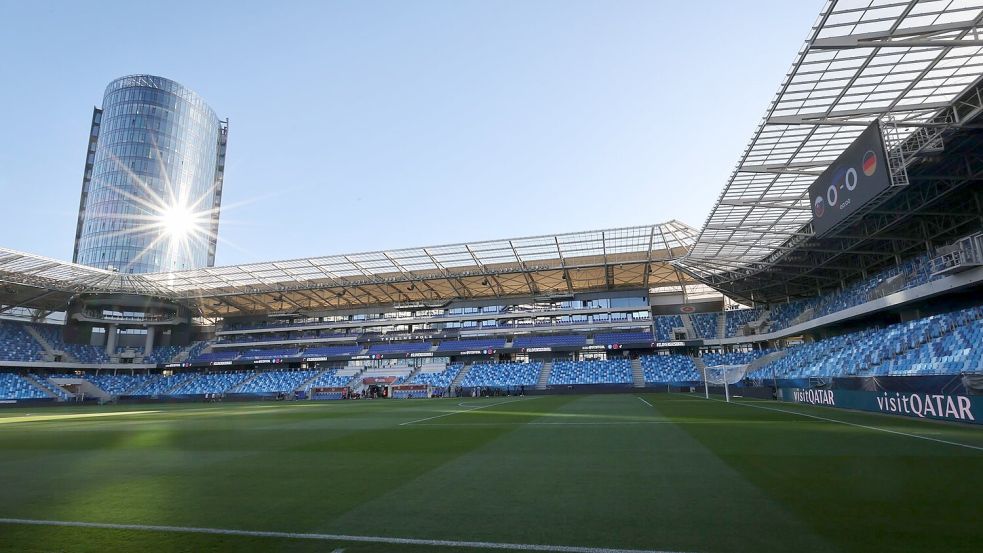 Hier wird gespielt: Blick ins Nationalstadion in Bratislava. Foto: Christian Charisius