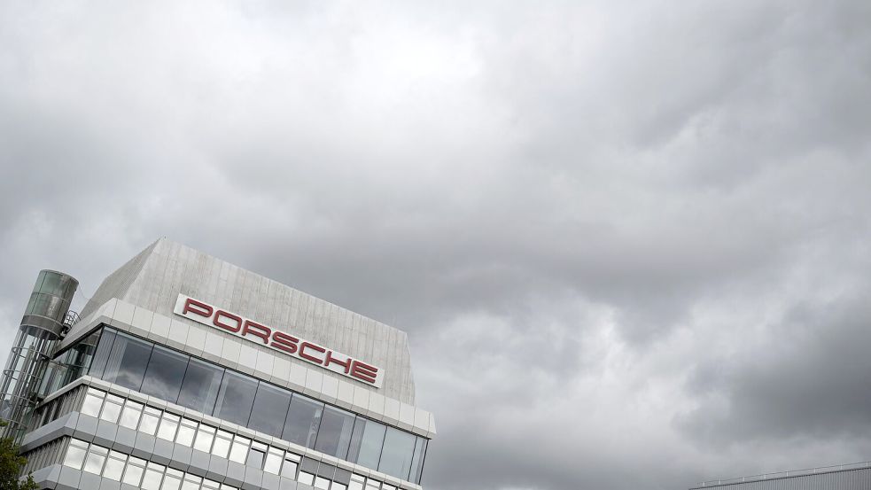 Der Sportwagenbauer Porsche muss die erste deutsche Börsenliga verlassen. Foto: Marijan Murat