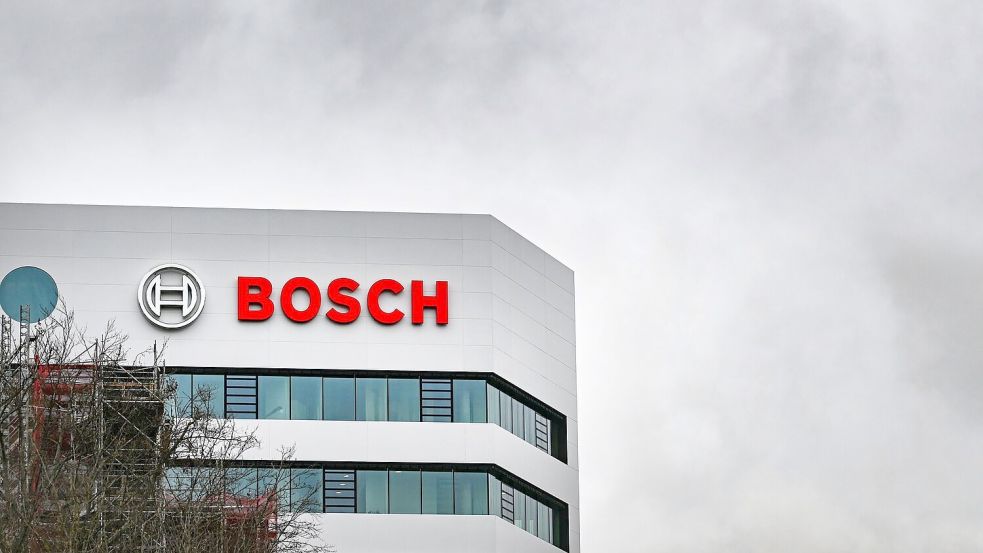 Bosch-Firmenzentrale bei Stuttgart – auch der Weltmarktführer spürt den Druck der Transformation. (Archivbild) Foto: Bernd Weißbrod