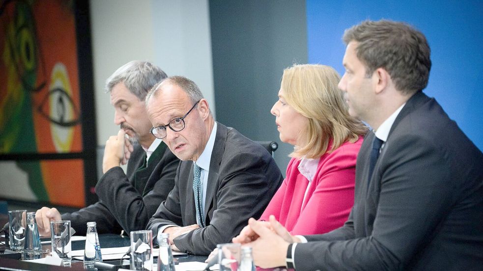 Die Vorsitzenden der Regierungsparteien versprechen konstruktives Miteinander. Foto: Bernd von Jutrczenka/dpa