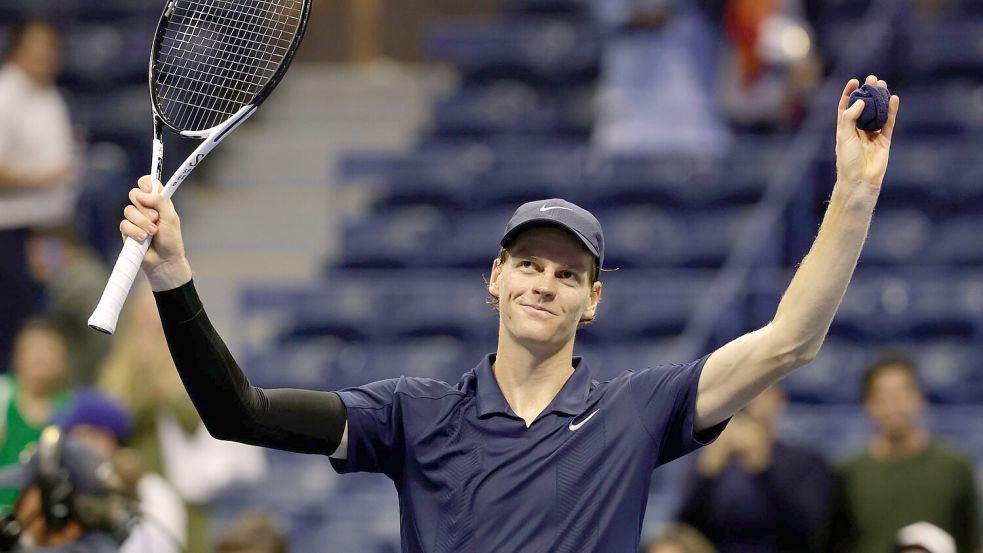 Jannik Sinner stürmte ins Halbfinale der US Open. Foto: Adam Hunger/AP/dpa