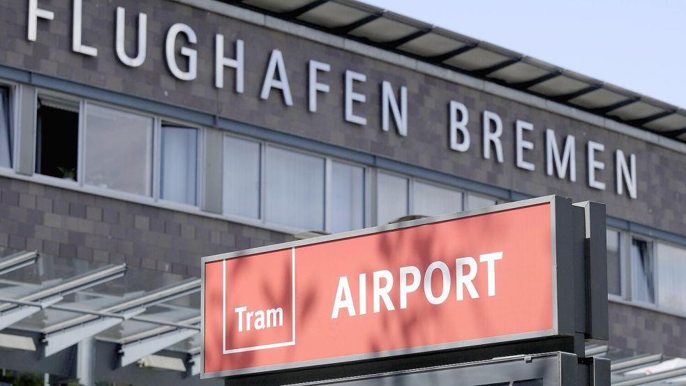 Mit einer scharfen Waffe im Gepäck wollte ein Mann seine Reise vom Flughafen Bremen aus antreten. Sicherheitskräfte haben den 56-Jährigen gestoppt. Foto: Rainer Unkel/Agentur Imago