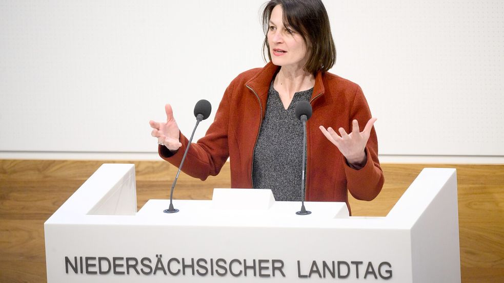 Landwirtschaftsministerin Miriam Staudte (Grüne) hat ein „Agrarstrukturgesetz“ vorgelegt - mit dem Ziel aktiven bäuerlichen Betrieben den Zugang zu Acker- und Grünland zu erleichtern. Kritik gibt es vom Landvolk Niedersachsen. Foto: dpa/ Julian Stratenschulte