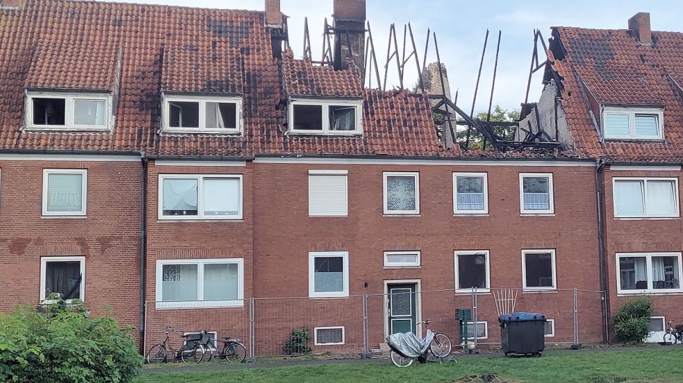 Besonders ein Haus in der Reihe hat Schaden genommen. Foto: Bodo Wolters