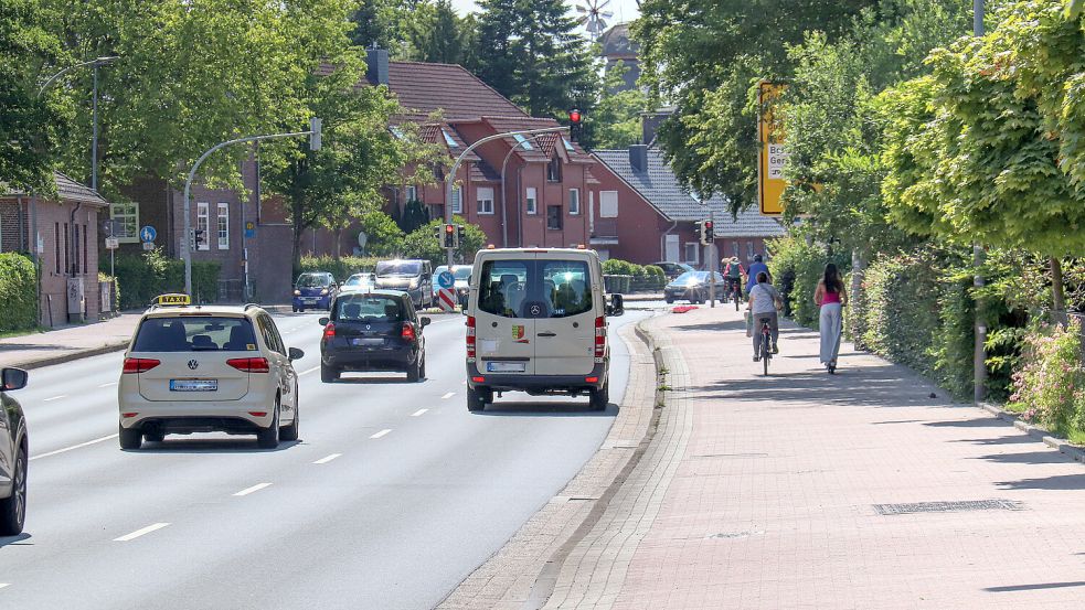 Die Von-Jhering-Straße ist eine Bundesstraße und gehört zu den Hauptverkehrsadern in der Stadt Aurich. Foto: Romuald Banik