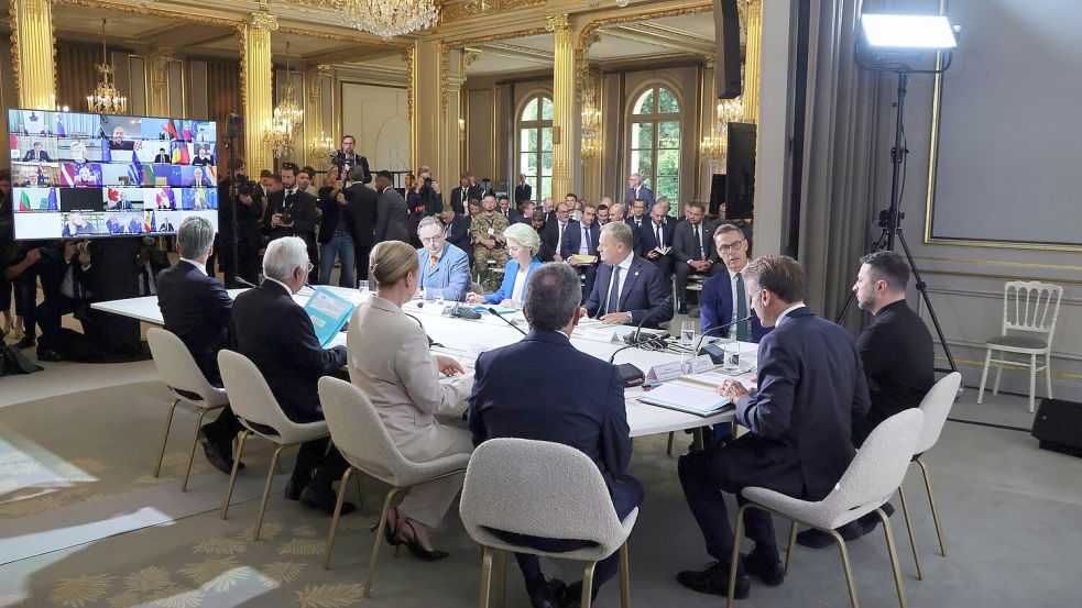 Kanzler Merz nahm per Video an dem Treffen in Paris teil. Foto: Ludovic Marin/Pool AFP/AP/dpa