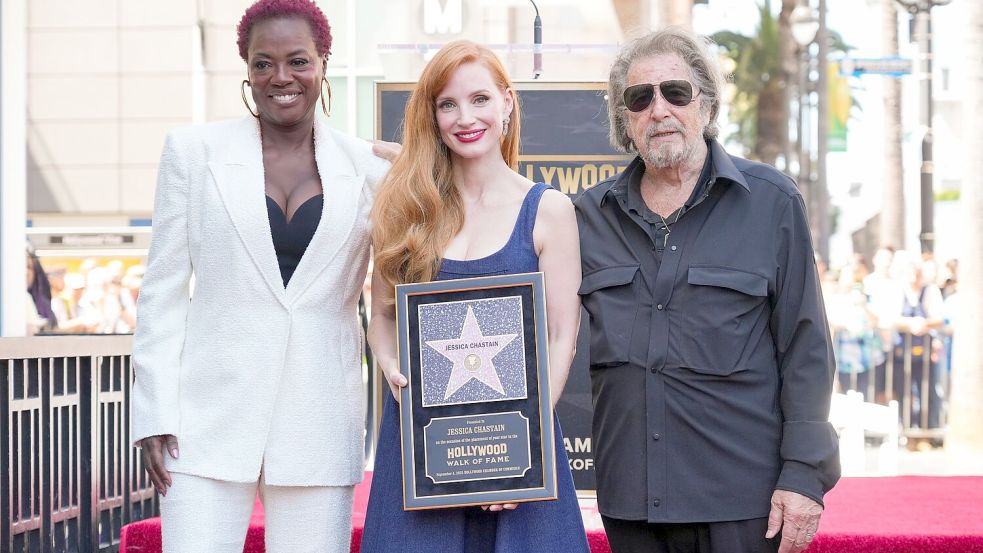 Viola Davis und Al Pacino zollen Jessica Chastain Tribut. Foto: Jordan Strauss/Invision/AP/dpa