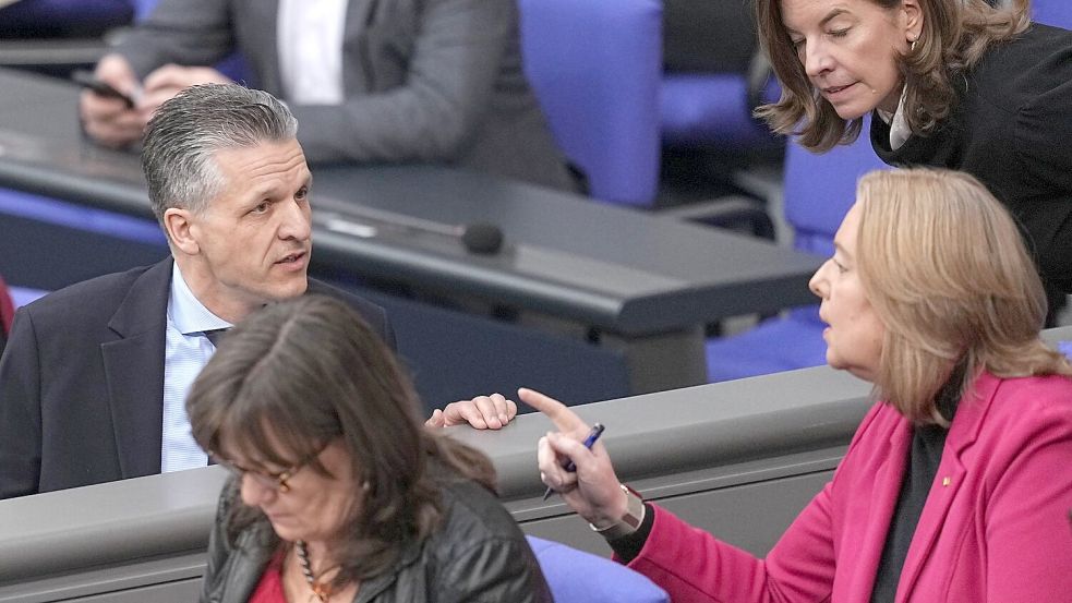Wie schnell soll es gehen mit der Reform des Bürgergelds? Kanzleramtsminister Frei (CDU) meint, Arbeitsministerin Bas (SPD) sollte schon „in den nächsten Tagen“ liefern. (Archivbild) Foto: Michael Kappeler