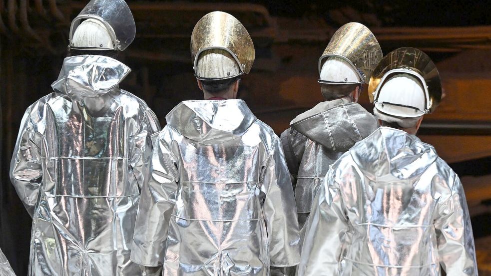 Die Mitglieder der IG Metall bei Thyssenkrupp Steel haben mit großer Mehrheit für einen Sanierungstarifvertrag gestimmt. Er sieht auch massive Lohnkürzungen vor. (Archivbild) Foto: Federico Gambarini