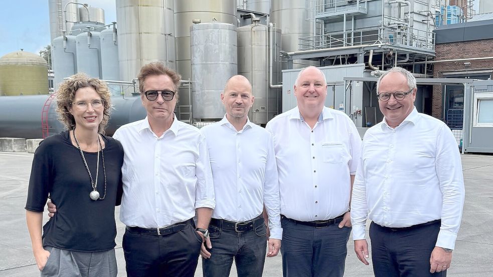 Sie informierten am Donnerstag die Mitarbeiter in Aurich: Insa und Klaus Rücker (von links), Manfred Zimmer (CFO), Markus Czeromin (COO) und Matthias Oettel, Chef der Meggle Holding SE. Foto: Meggle Group