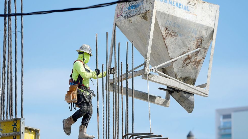 Die US-Arbeitslosenquote legte im Monatsvergleich um 0,1 Prozentpunkte auf 4,3 Prozent zu. (Symbolbild) Foto: Lynne Sladky/AP/dpa