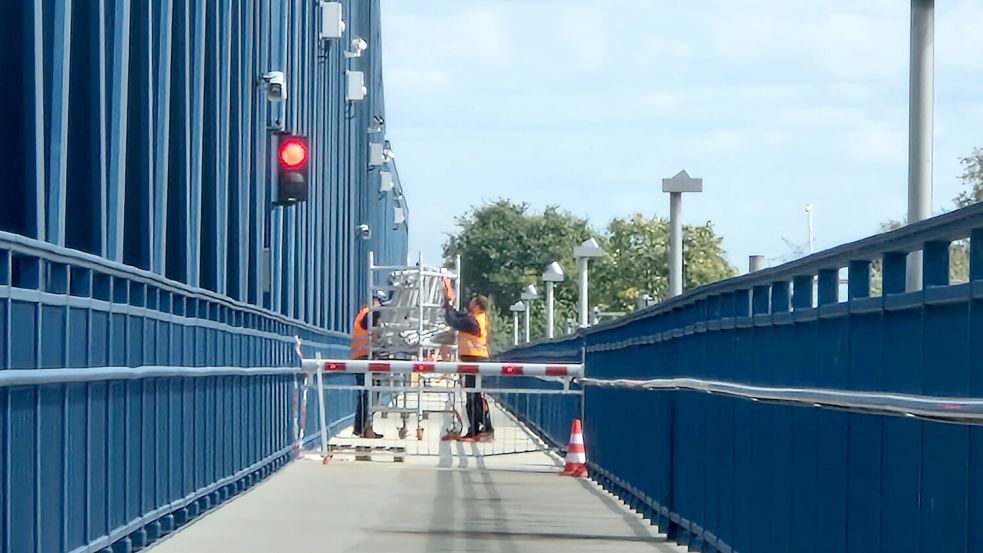 Dieser Rad- und Gehweg verbindet Weener mit Westoverledingen, wenn die Brücke geschlossen ist. Foto: Tatjana Gettkowski