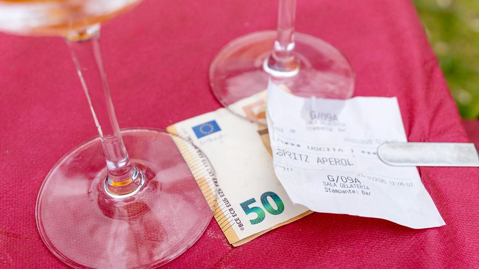 Kulturgut: Wie man im Restaurant zahlt, ist nach Region und Nation unterschiedlich. Foto: Imago/Michael Bihlmayer