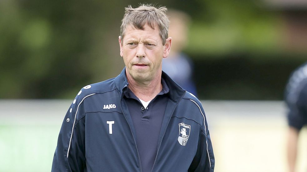 Der Esenser Trainer Ralf Backhaus konnte mit seinem Team nur halbwegs zufrieden sein. Foto: Doden