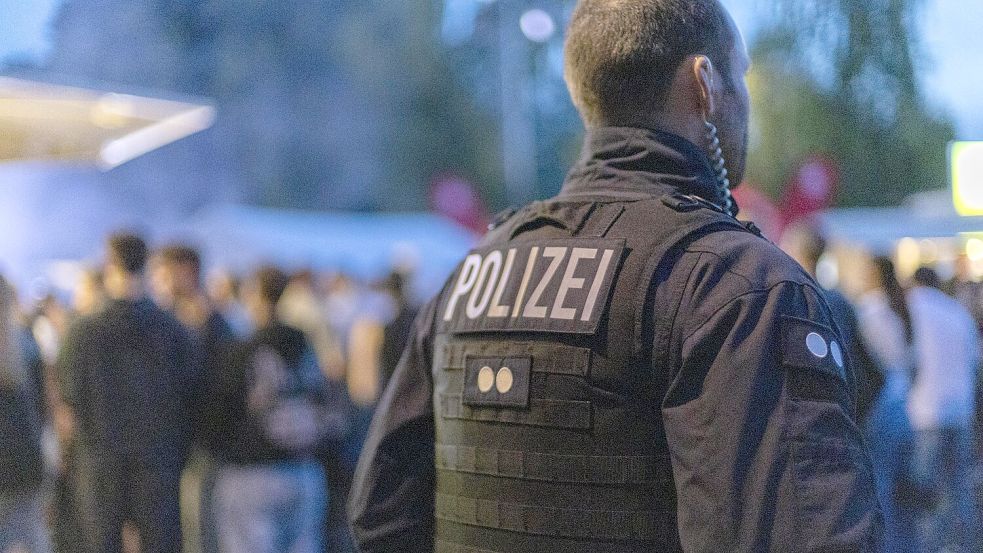 Polizeipräsenz und Absperrungen gehören mittlerweile zum gewohnten Bild von öffentlichen Veranstaltungen wie hier auf dem Stadtfest in Lingen. Foto: Lars Schröer