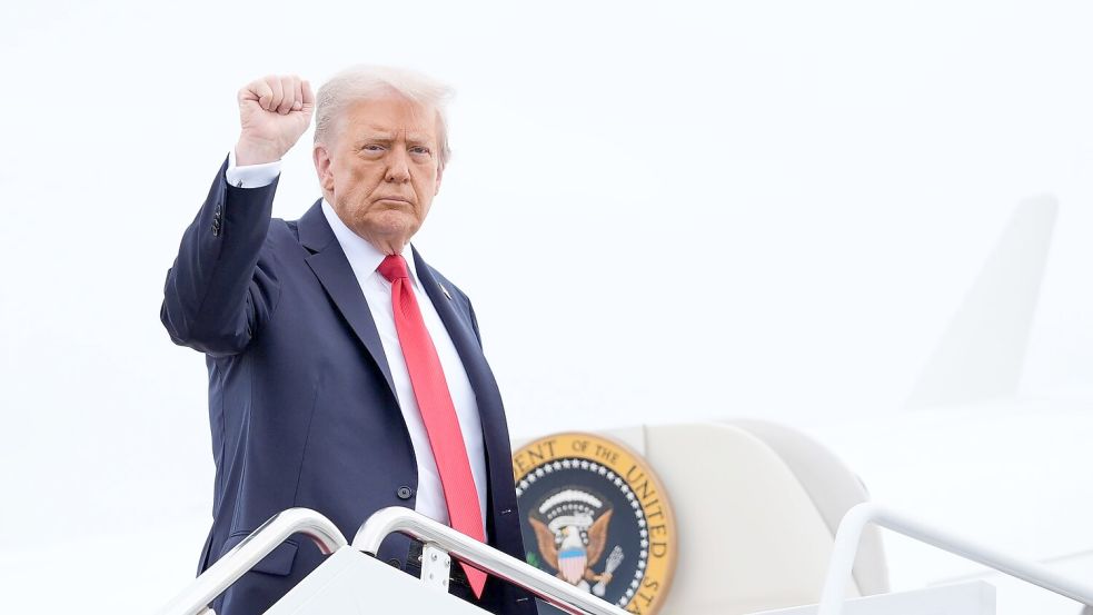 Donald Trump äußert sich zu möglichen weiteren Russland-Sanktionen. Foto: Manuel Balce Ceneta/AP/dpa