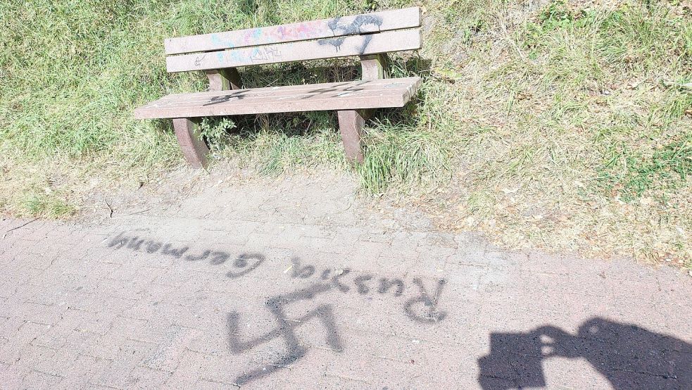 Die erste Schmiererei am Ems-Jade-Kanal Wanderweg. Foto: privat