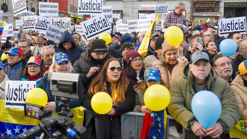 Die Venezolaner stimmen mit den Füßen ab. Millionen von Menschen haben das südamerikanische Land seit dem Amtsantritt von Präsident Maduro verlassen. (Archivbild) Foto: Richard Zubelzu