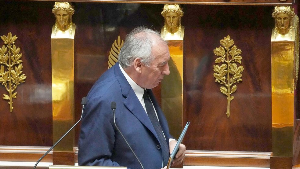 Der französische Premier Bayrou scheitert bei der Abstimmung in der Nationalversammlung. Foto: Christophe Ena/AP/dpa