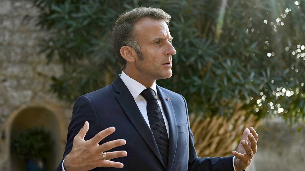 Macron muss nun schnell handeln, um aus der Schusslinie zu kommen. (Archivbild) Foto: Philippe Magoni/AP Pool/AP/dpa
