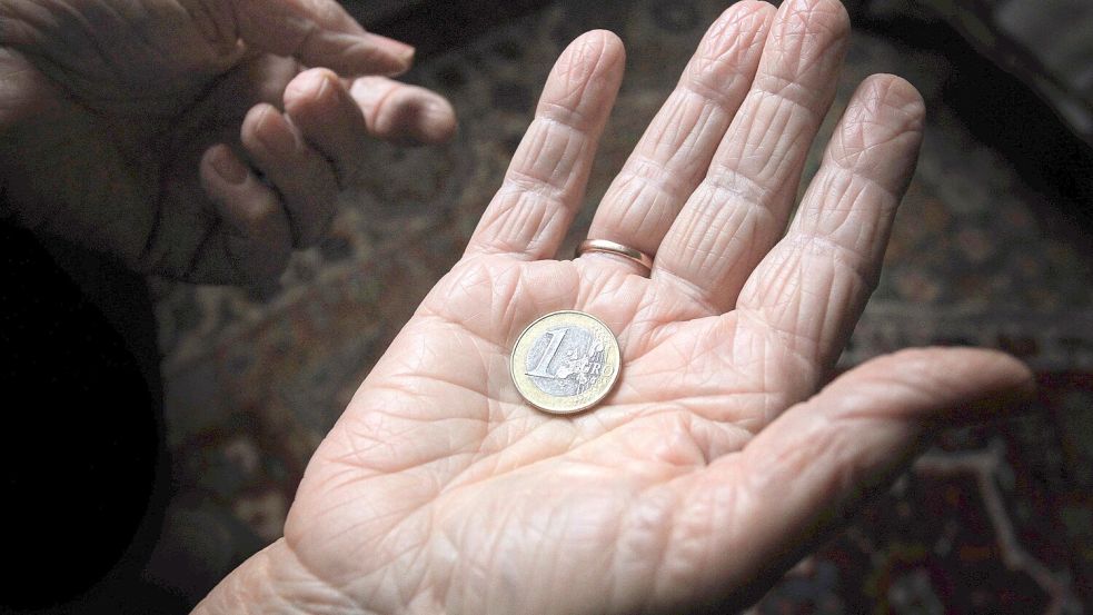 Fast jeder fünfte Rentner in Deutschland ist arm. Eine von ihnen ist Regine Brieler. Foto: dpa/Karl-Josef Hildenbrand