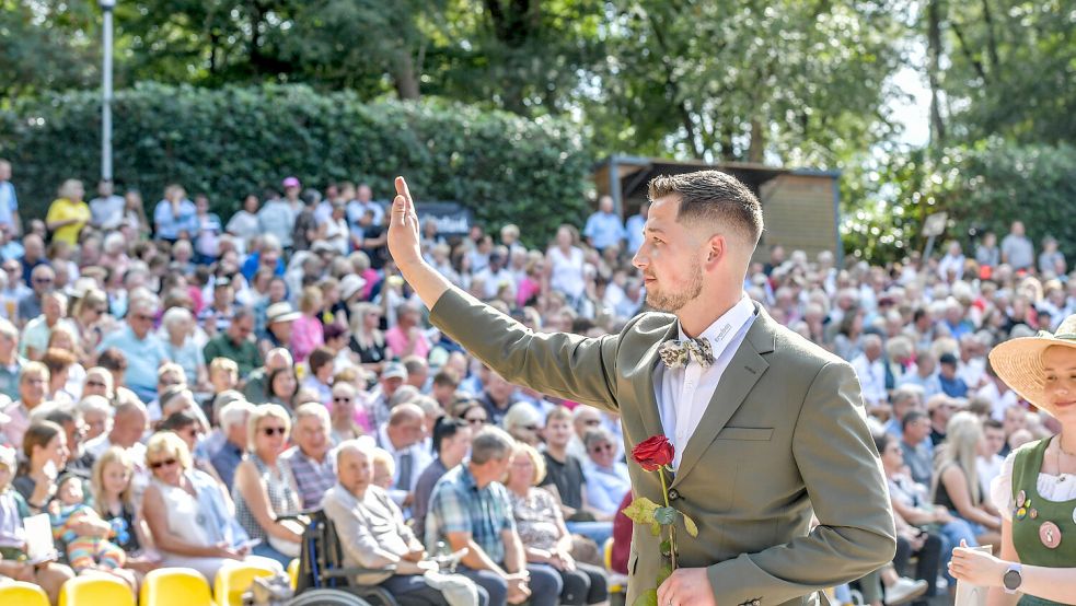 Henrik Broers ist Wiesmoors erster Blütenkönig. Foto: Klaus Ortgies