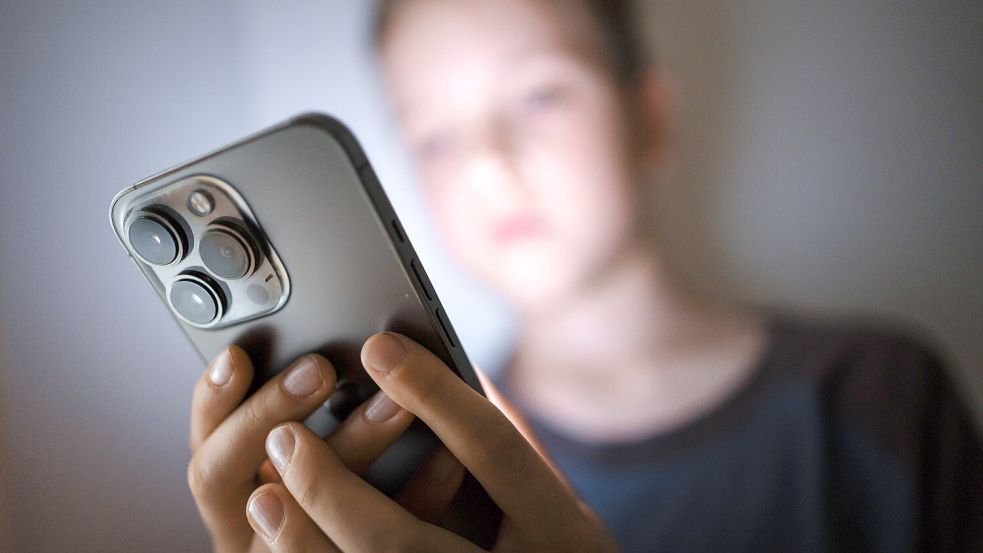 Kann das gesund sein? Fast die Hälfte der Sechs- bis 13-Jährigen in Deutschland gibt an, fast täglich soziale Netzwerke zu nutzen. Foto: IMAGO/photothek
