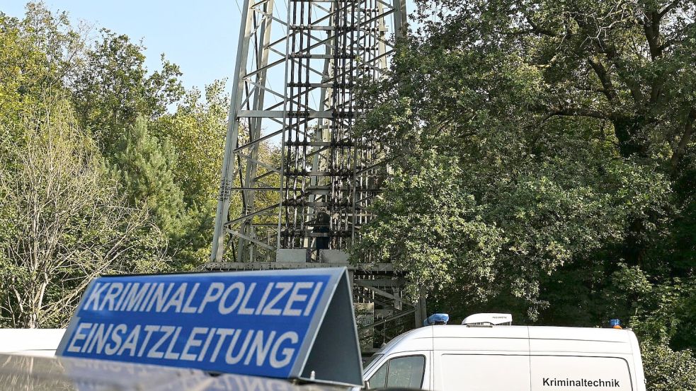 Nach dem Brandanschlag ist ein Bekennerschreiben aufgetaucht. Foto: Jens Kalaene