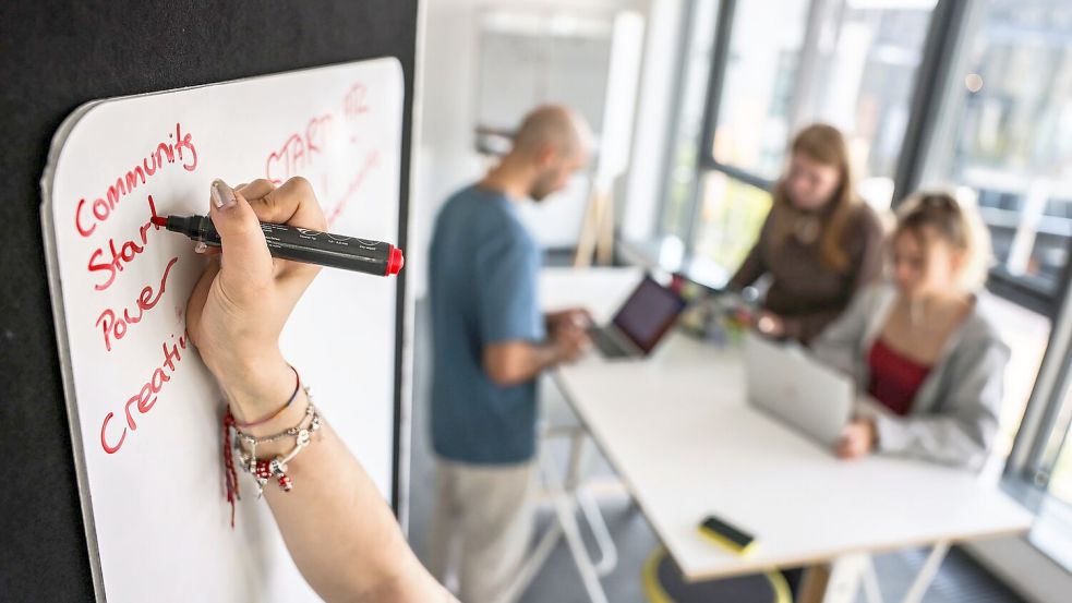 In der Wirtschaftskrise sparen etablierte Unternehmen - das trifft Start-ups. (Archivbild) Foto: Oliver Berg
