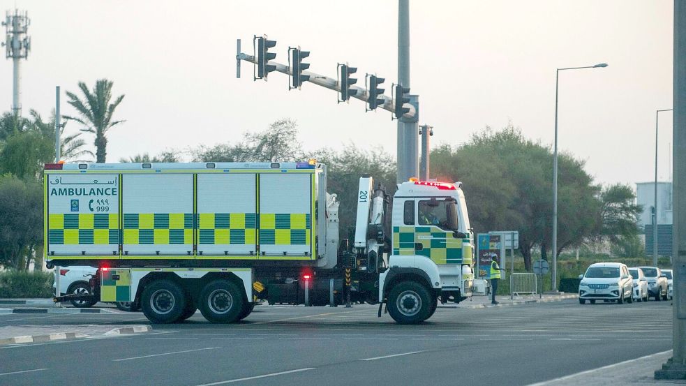 Ein Krankenwagen in der Nähe des israelischen Angriffsorts in Doha. Foto: Nikku/XinHua/dpa