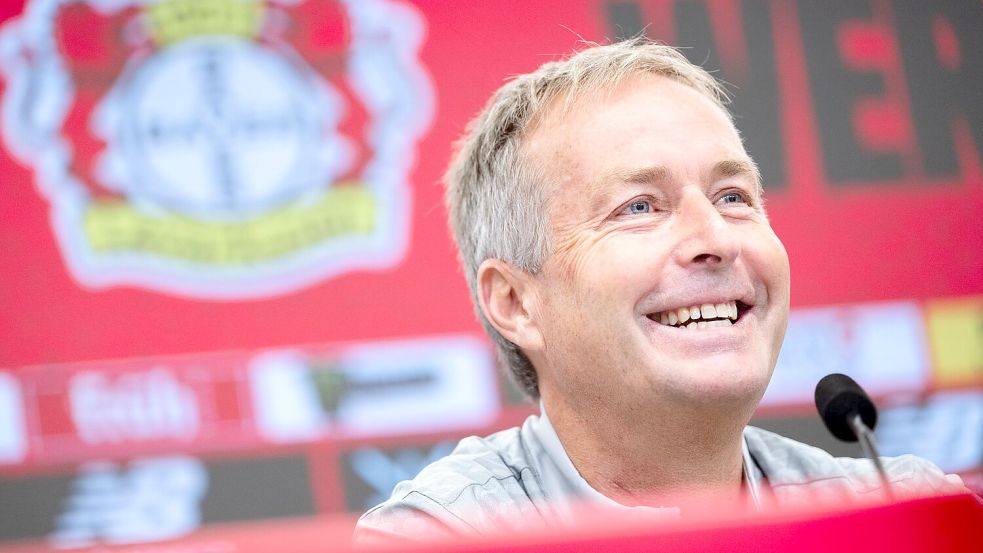 Souveräner Auftritt: Kasper Hjulmand bei seiner ersten Pressekonferenz als Leverkusen-Trainer. Foto: Marius Becker
