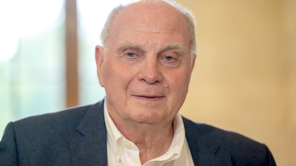 Uli Hoeneß meint, dass es mit Max Eberl nichts auszusprechen gebe. Foto: Peter Kneffel/dpa
