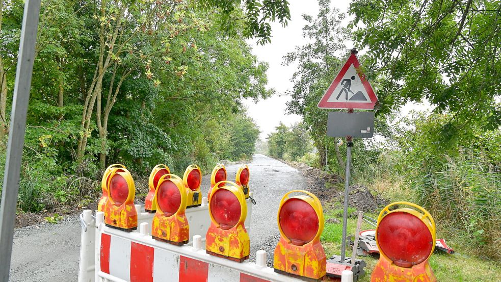 Die Straße „Zum Diekskiel“ bei Pilsum wird momentan saniert. Fotos: Heinz Wagenaar