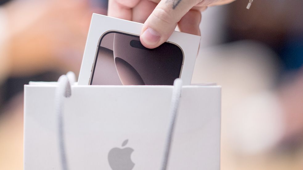 Das neue iPhone 17 steht in den Startlöchern – an diesem Dienstag zeigt Apple seine neuen Smartphones. Foto: dpa/Sebastian Gollnow