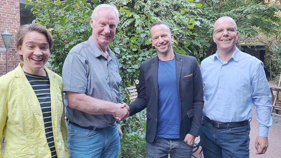 Das neue Fraktionsmitglied Stefan Scheller (Zweiter von rechts) wurde von Bodo Bargmann (von rechts), Arnold Gossel und Saskia Buschmann vom Fraktionsvorstand begrüßt. Foto: Karin Böhmer