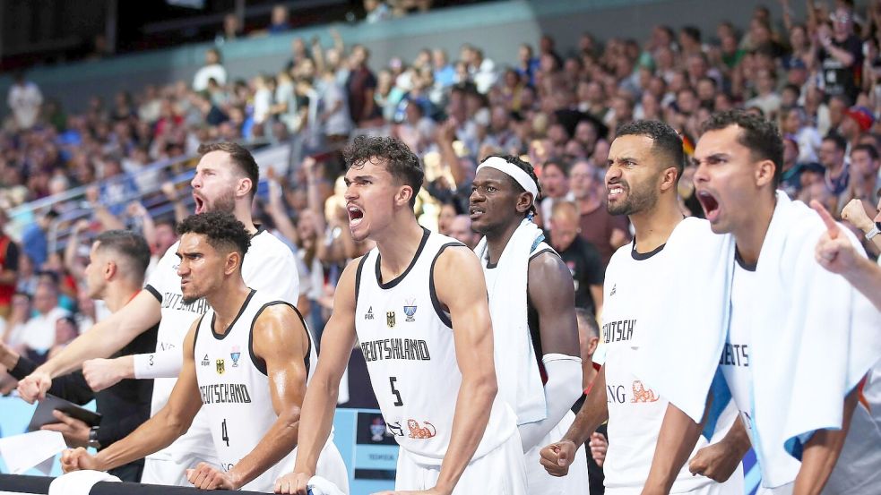 Die starke deutsche Bank ist ein Grund für die Erfolge der Basketballer bei der EM. Foto: Matthias Stickel