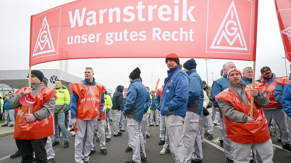 Bei VW gab es 2024 zahlreiche Warnstreiks. (Symbolbild) Foto: Hendrik Schmidt