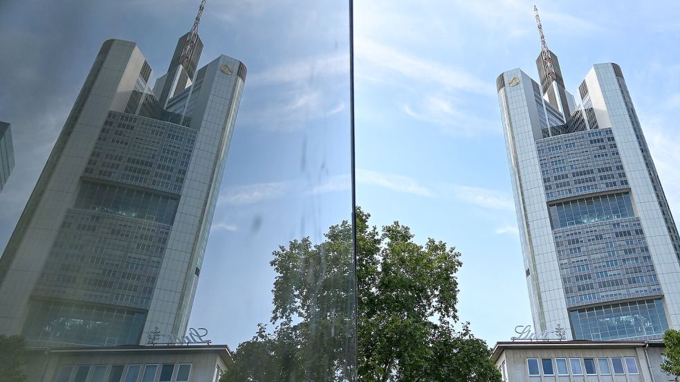 Stellenabbau und steigende Gewinne sollen der Commerzbank die Eigenständigkeit bewahren. (Archivbild) Foto: Arne Dedert