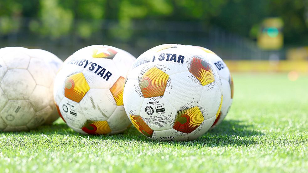 Beim GVO Oldenburg jagen zahlreiche Ostfriesen dem Ball hinterher. Symbolbild: Imago
