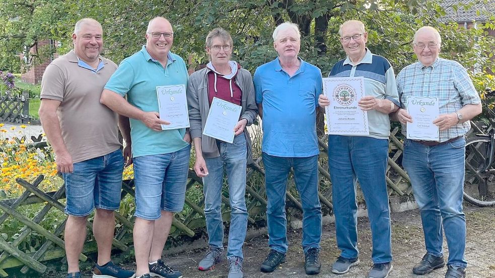 Das Foto zeigt die geehrten und gewählten Mitglieder: Matthias Fisser (von links), Johann Grensemann, Hans-Joachim Goes, Albert Kalkwarf, Johann Kruse und Carl Wenholt. Es fehlt Agnes Seeberg. Foto: privat