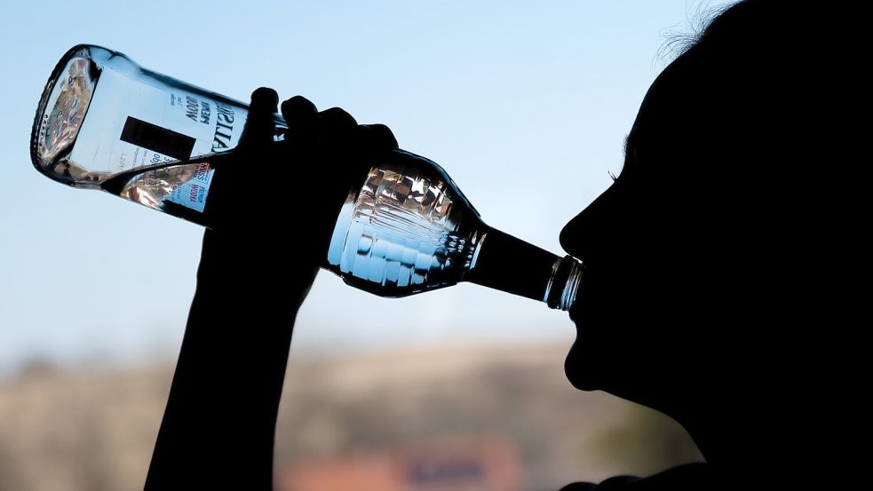 Hochprozentiges darf nicht an Jugendliche verkauft werden. Das hat sich noch nicht überall herumgesprochen. Foto: Silas Stein/dpa