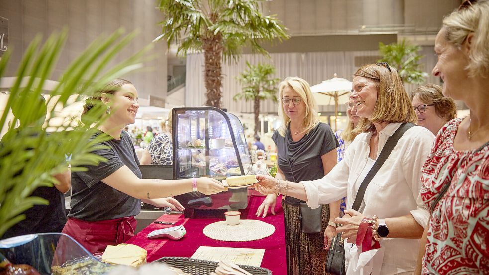 Eine schöne Landpartie genießen, ohne sich nasse Füße zu holen – das ist die Idee hinter der neu konzipierten Messe „HerbstZeit“, die vom 3. bis 5. Oktober in der ÖVB-Arena in Bremen stattfindet. Foto: M3B GmbH / Katharina Peter